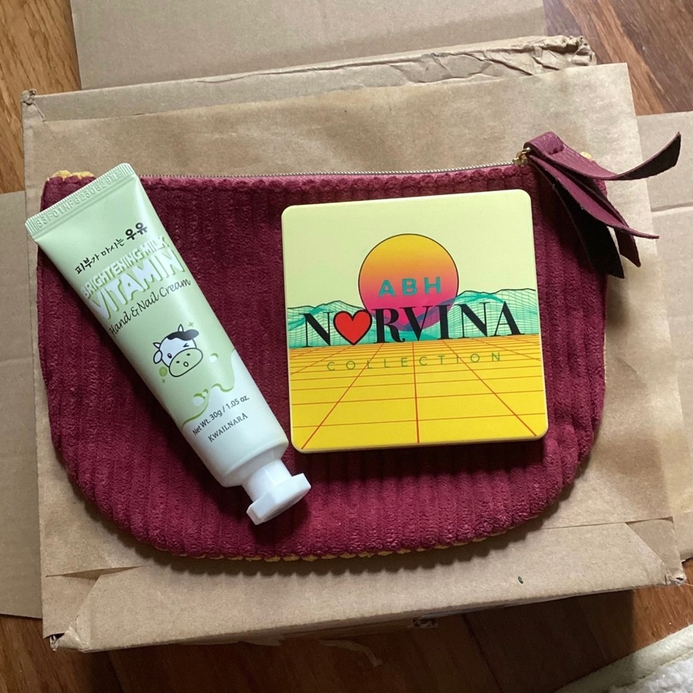 ABH Norvina Palette and Kwailnara Vitamin Hand Cream Bundle in an Ipsy Bag
